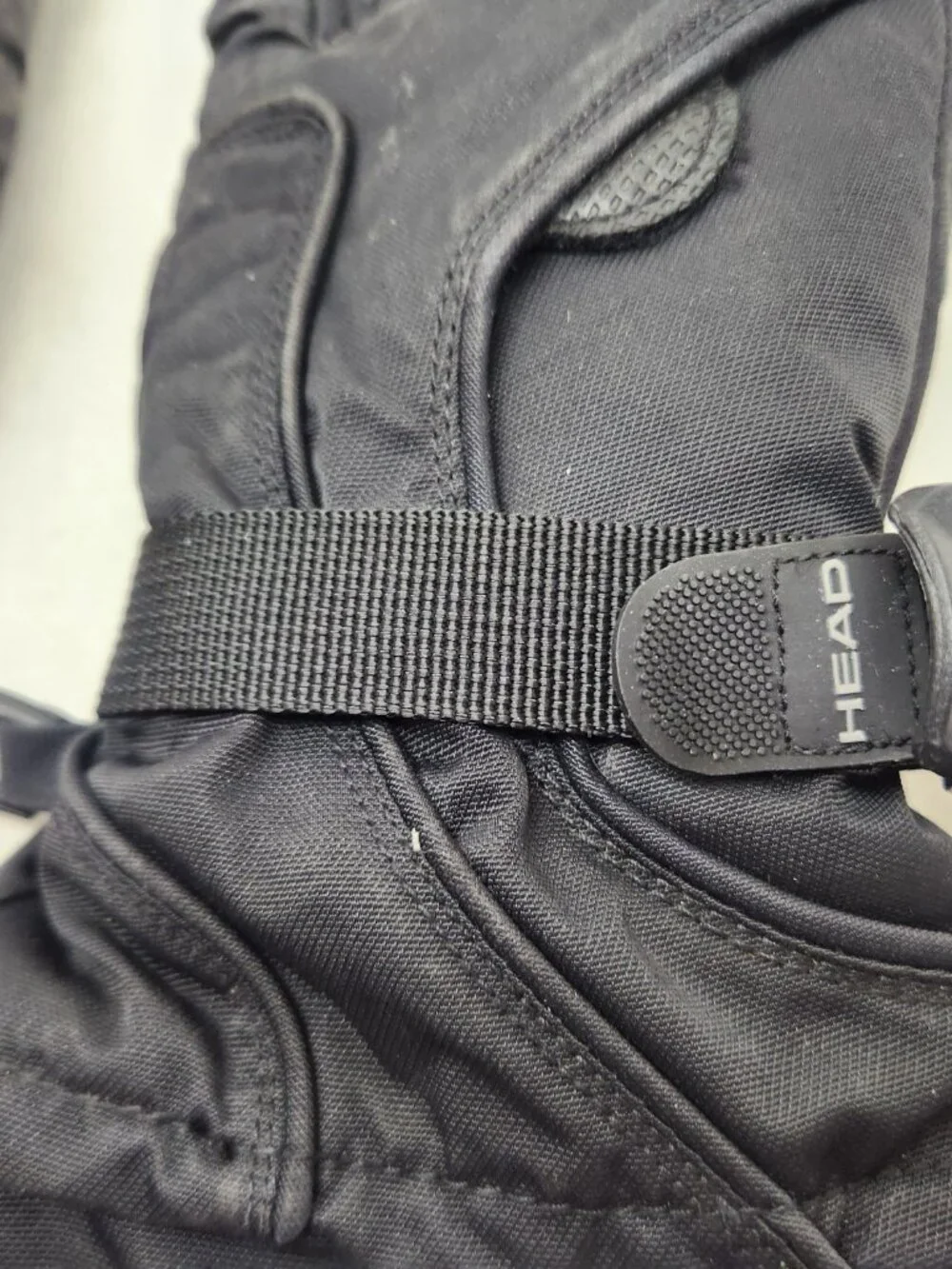 HEAD Youth Medium Black Winter Snow Gloves Wrist